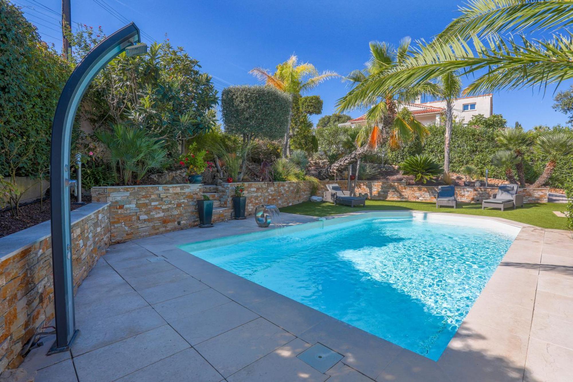 Complete Au Soleil D'azur Villa